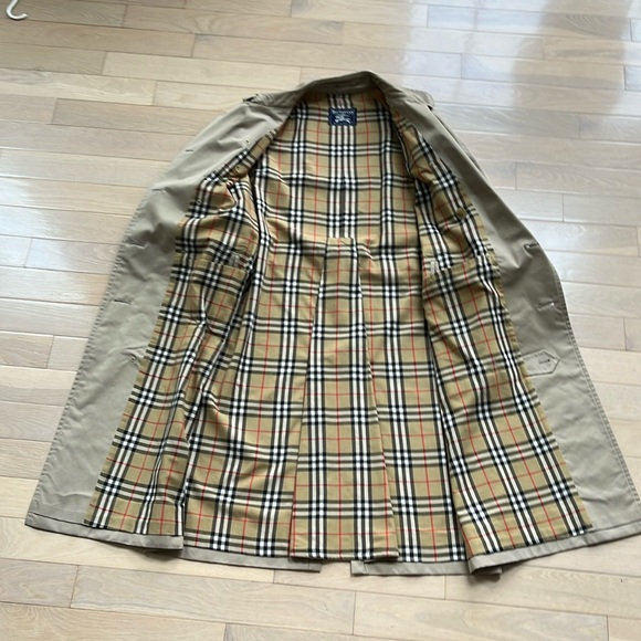Burberry Nova Check Pattern Trench Coat
Size: US: 42 Euro: 54 Long King - Picture 6 of 16